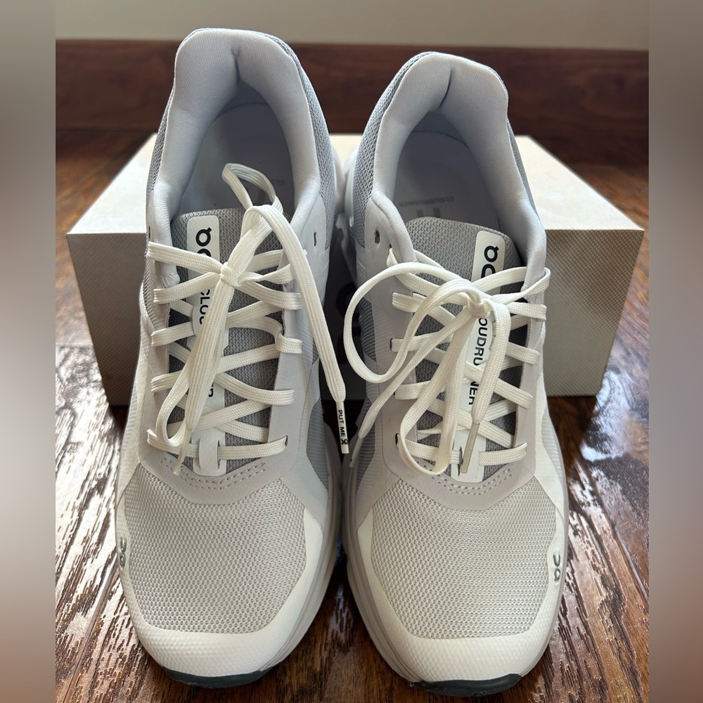Brand new in the box OnCloud women’s white sneakers cloud runner size 8